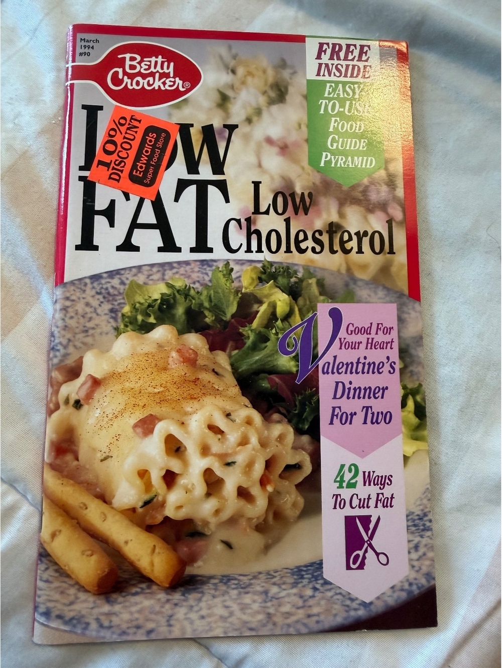 Betty Crocker Low Fat Low Cholesterol Cookbook Magazine March 1994